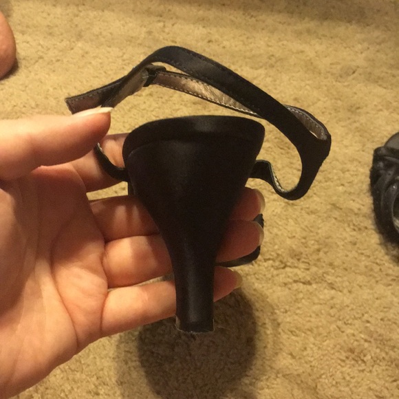 Strapped heels - Picture 5 of 6